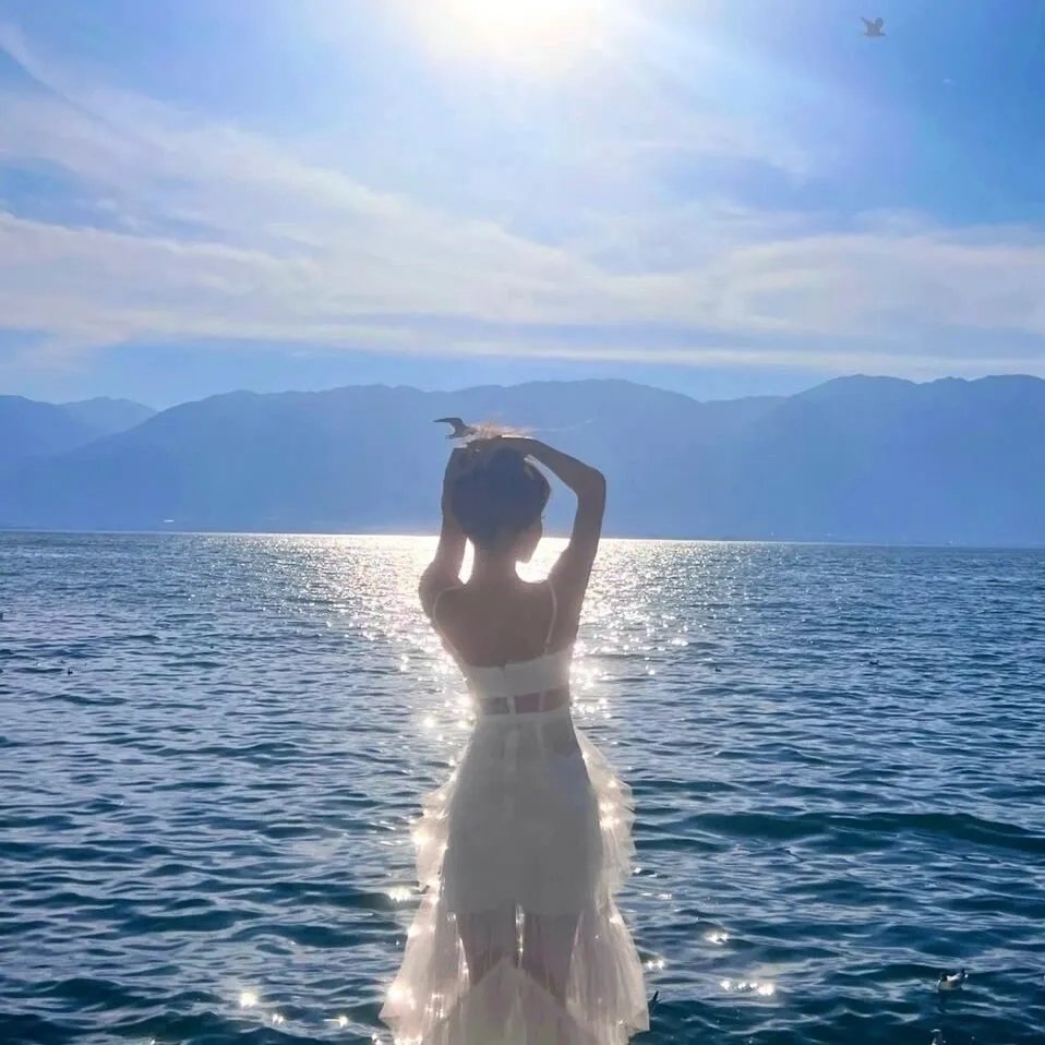 奇怪的她海报