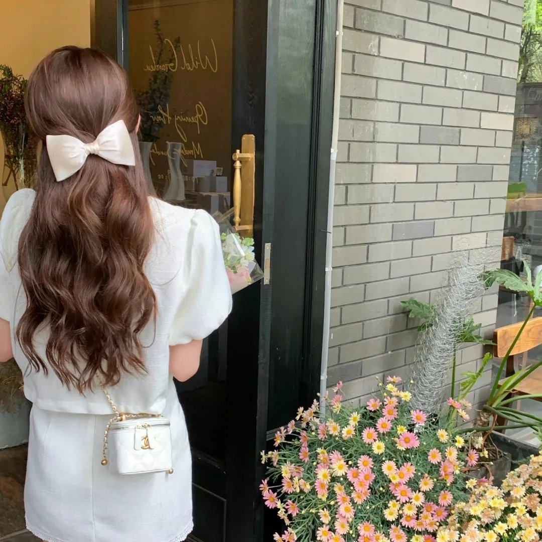 一个死者对生者的访问海报